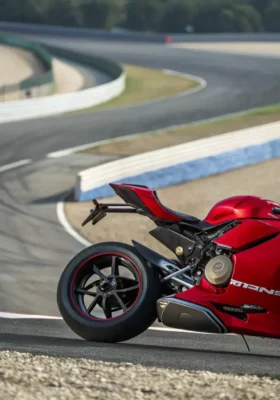 Ducati Panigale: почему этот байк доминирует на треке Ducati Panigale: почему этот байк доминирует на треке